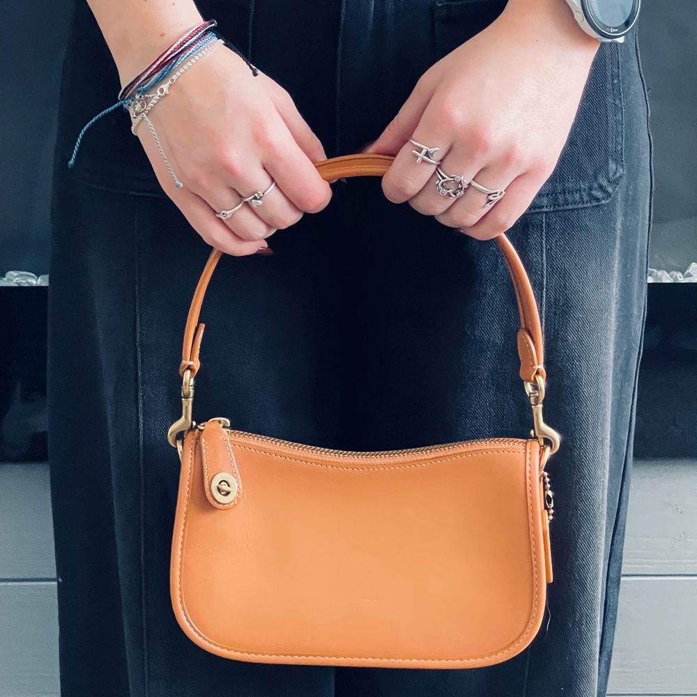 Coach Swinger 20 Caramel - Picture 14 of 15
